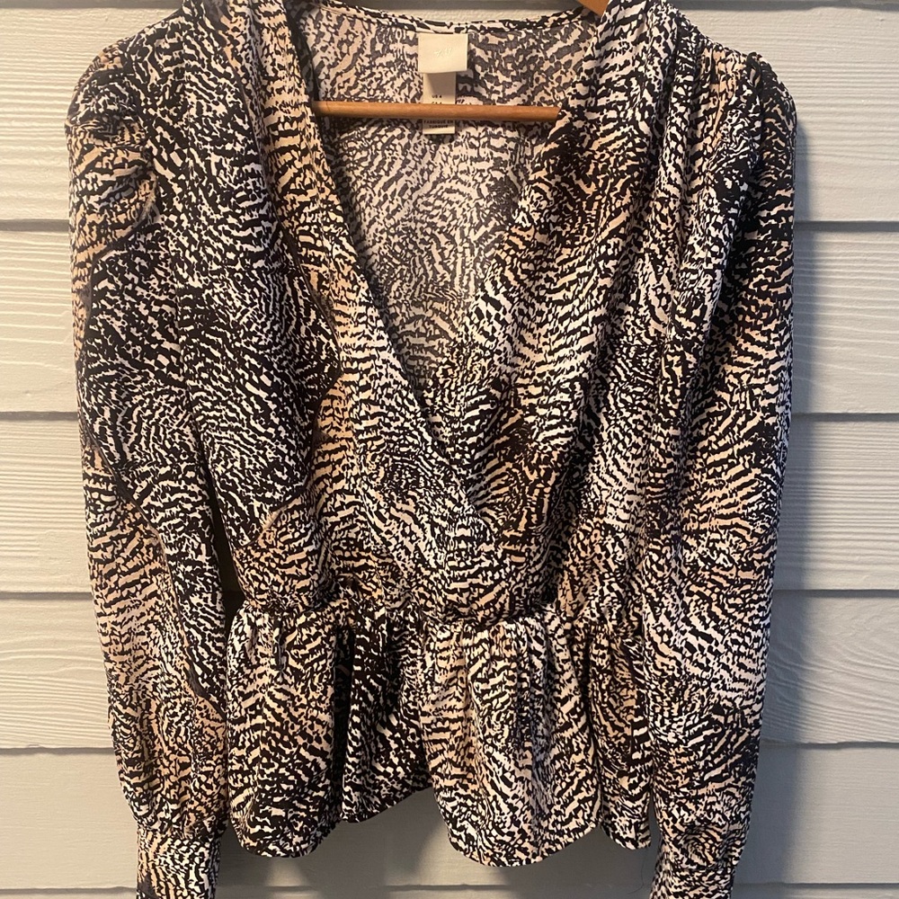 H&M Animal Print V-Neck Peplum Top Size 4